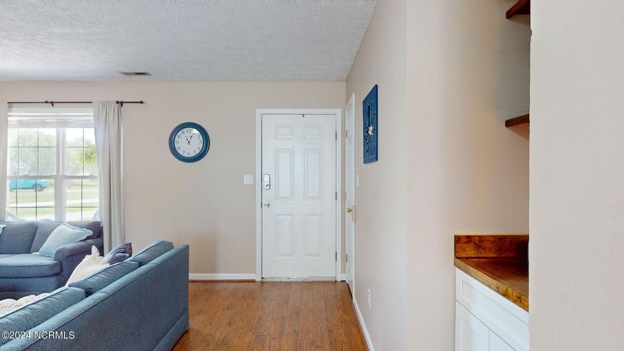 177 Avis Dr - Photo 7 of 49