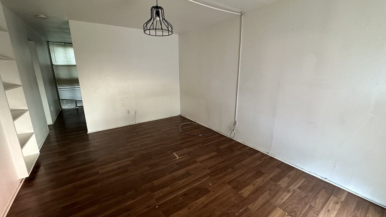 Hawthorne (425) - Photo 2 of 13