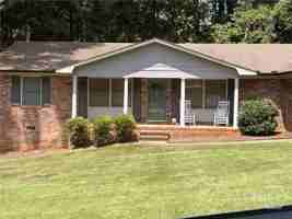 featured image of 240 Davis St