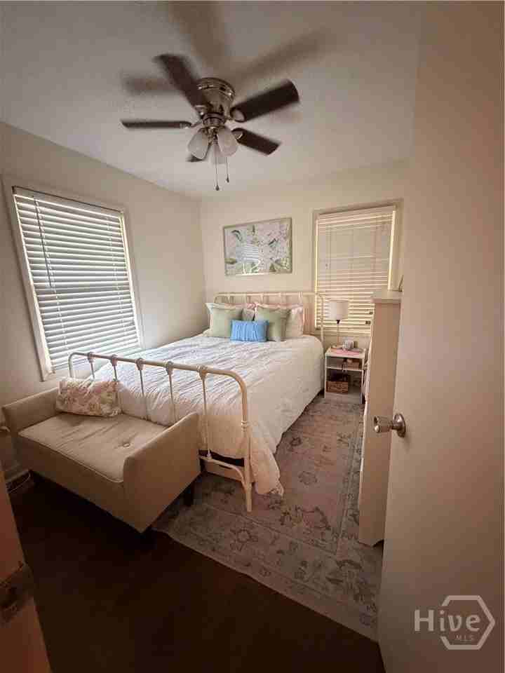 240 Davis St - Photo 5 of 13