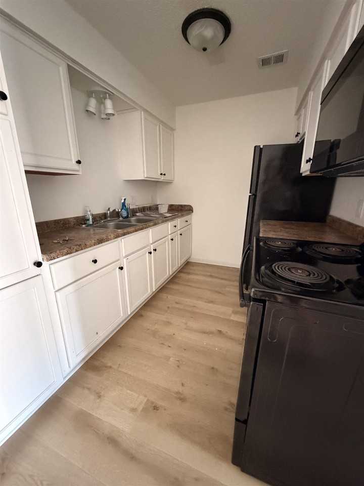 3 27th St #109 - Photo 3 of 7