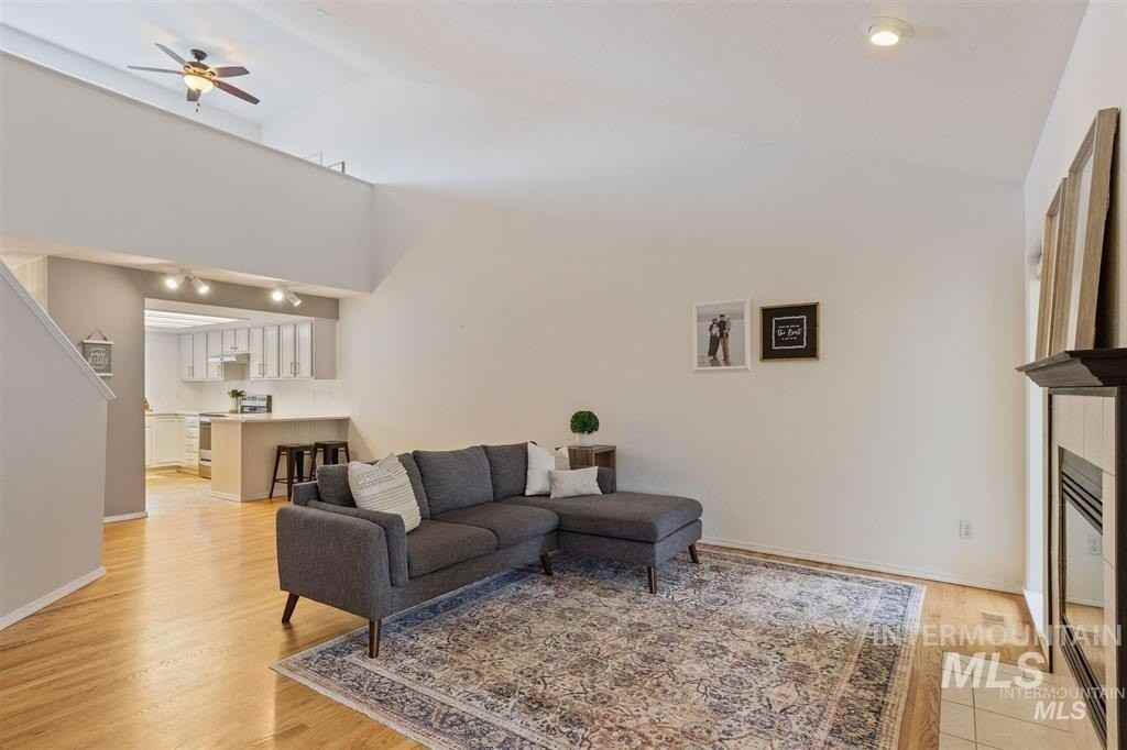 3016 S Cadet Ln - Photo 5 of 22
