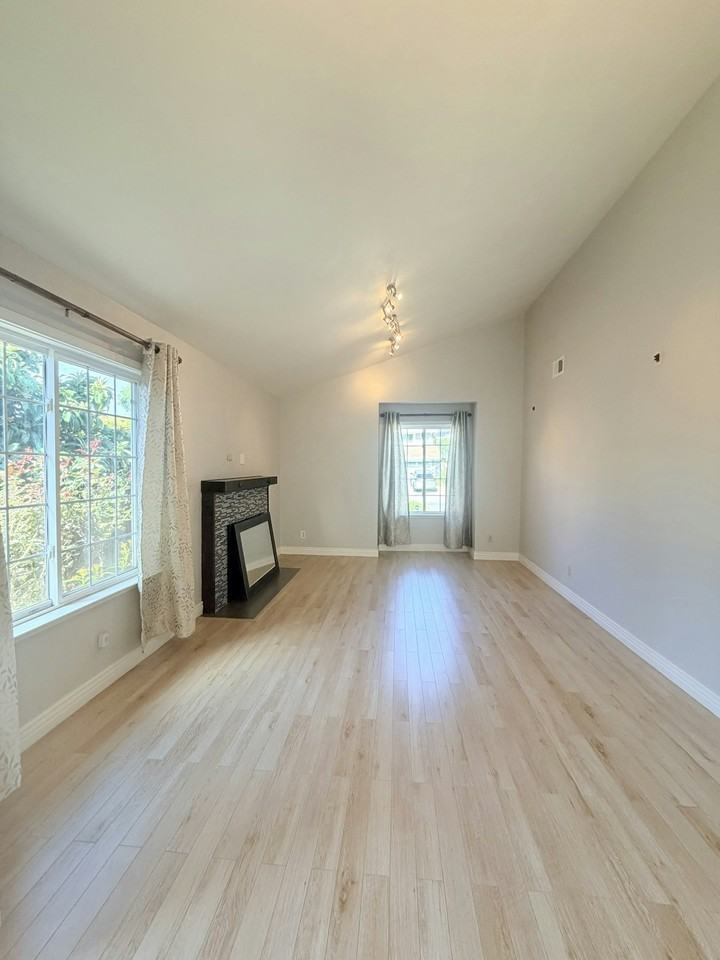 66 Snyder Way - Photo 4 of 22