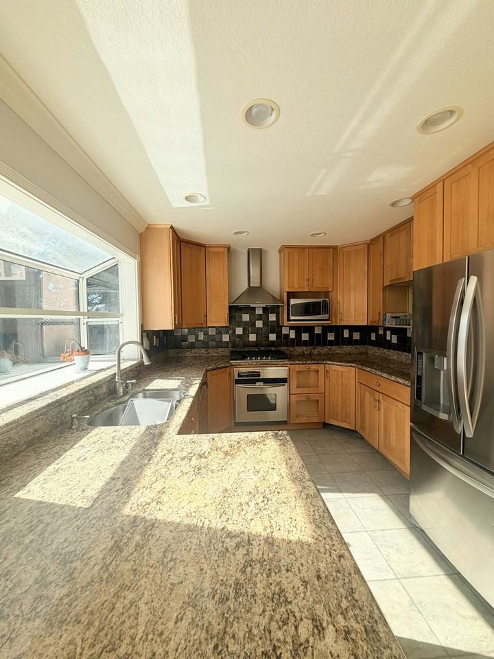 66 Snyder Way - Photo 7 of 22