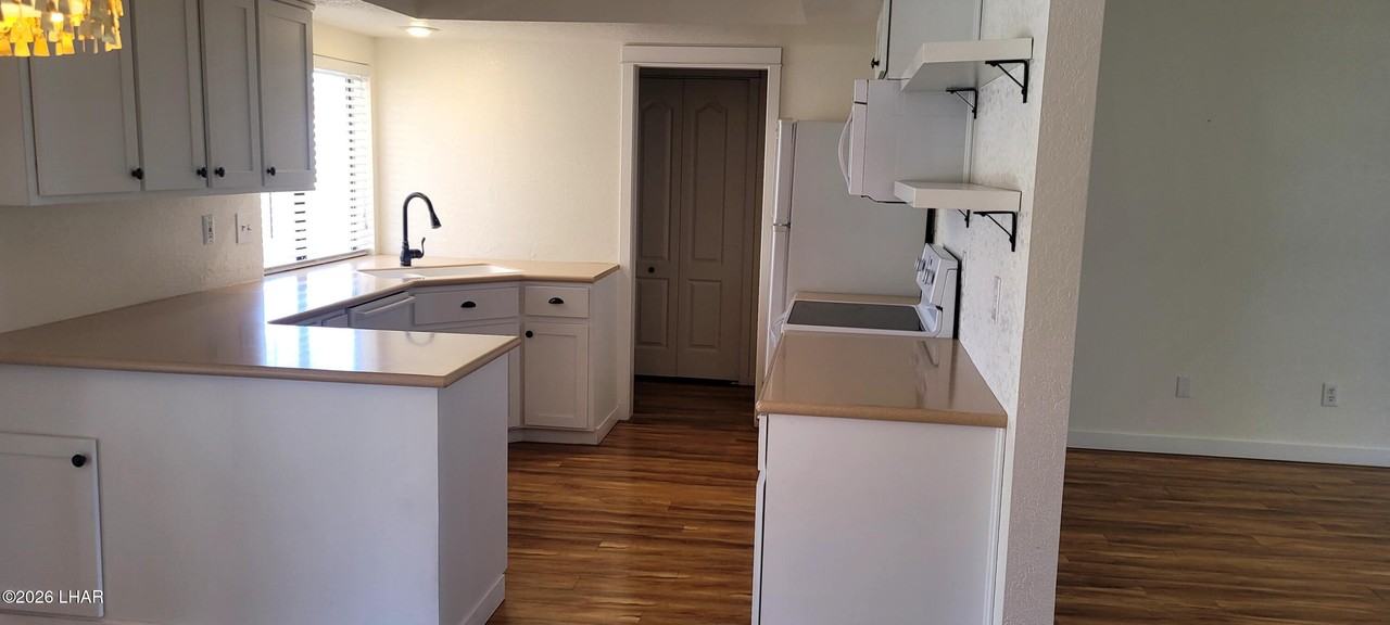 3350 Arapaho Dr - Photo 3 of 19