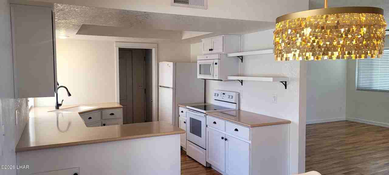 3350 Arapaho Dr - Photo 5 of 19