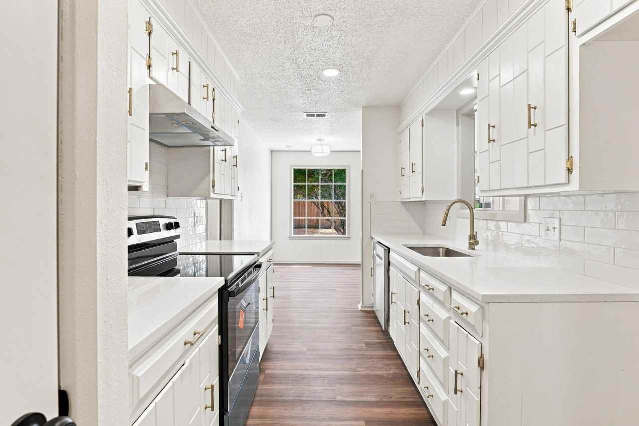 3701 Englewood Ave - Photo 6 of 25
