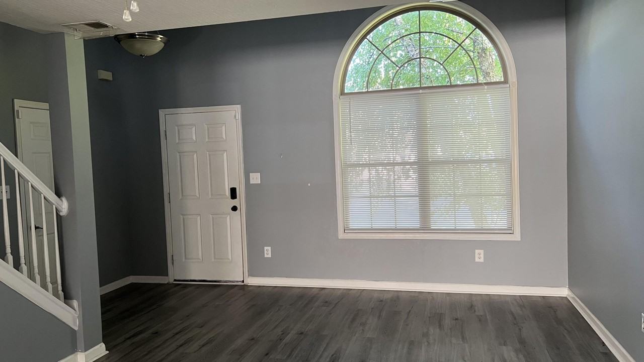 2505 Langstane Ln - Photo 3 of 24