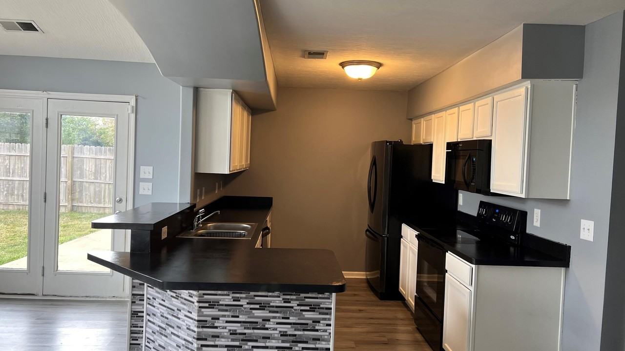 2505 Langstane Ln - Photo 6 of 24