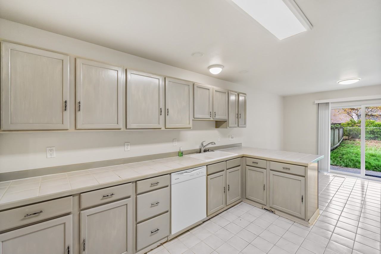 14426 Beverly Park Road - Photo 3 of 17