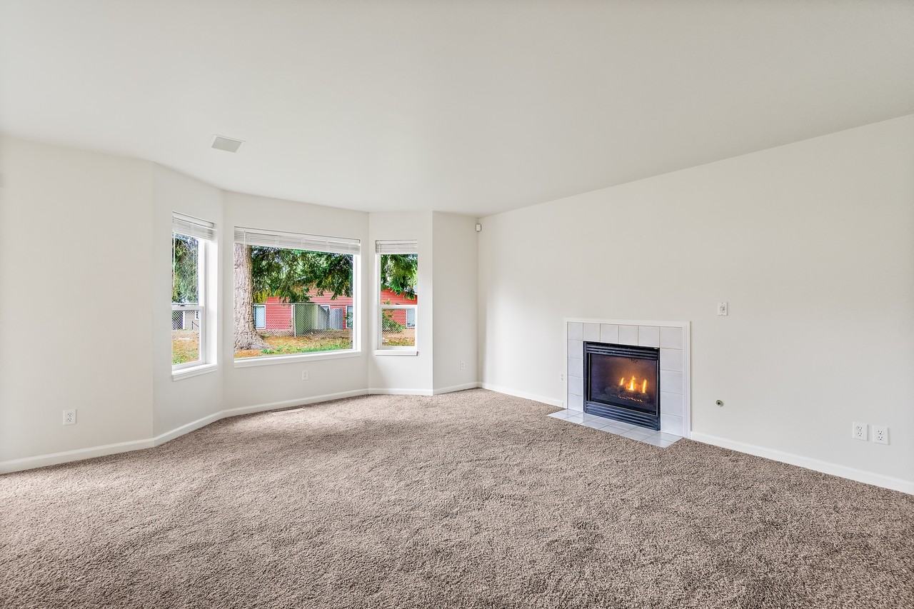 14426 Beverly Park Road - Photo 5 of 17