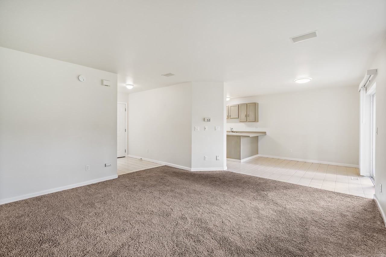 14426 Beverly Park Road - Photo 7 of 17