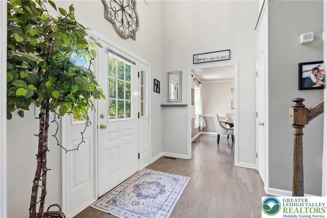 4661 Hampshire Dr - Photo 4 of 50