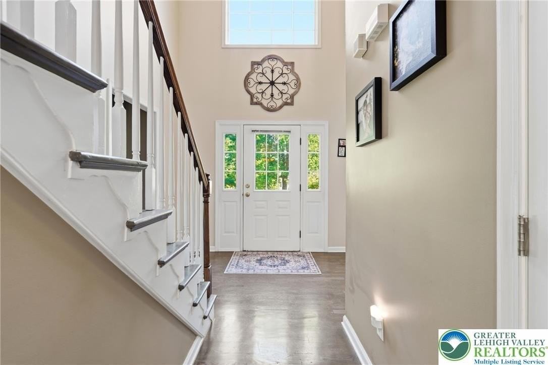 4661 Hampshire Dr - Photo 6 of 50