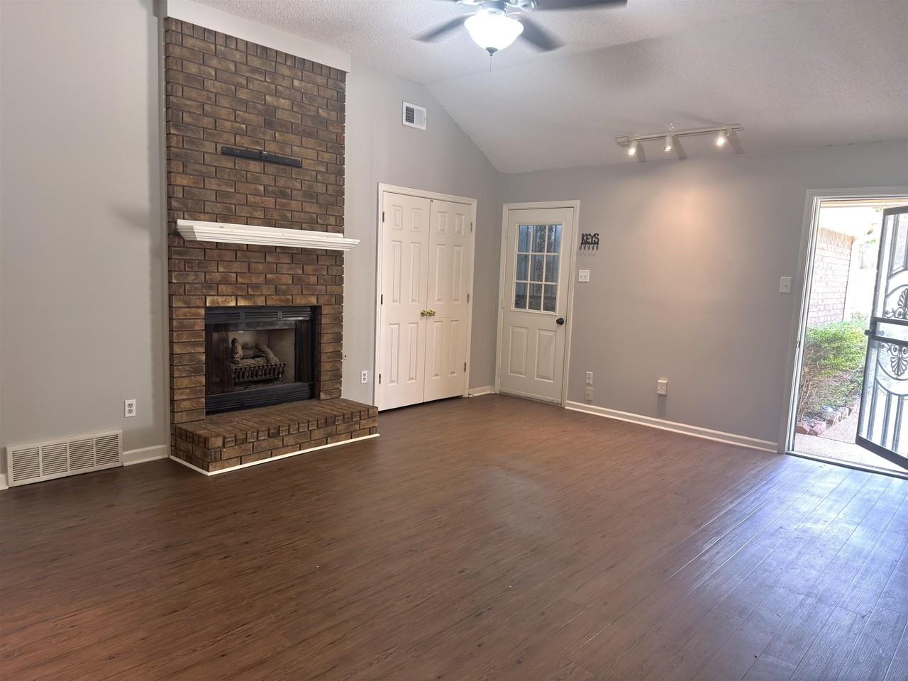 2806 Maryland Cir E - Photo 4 of 19