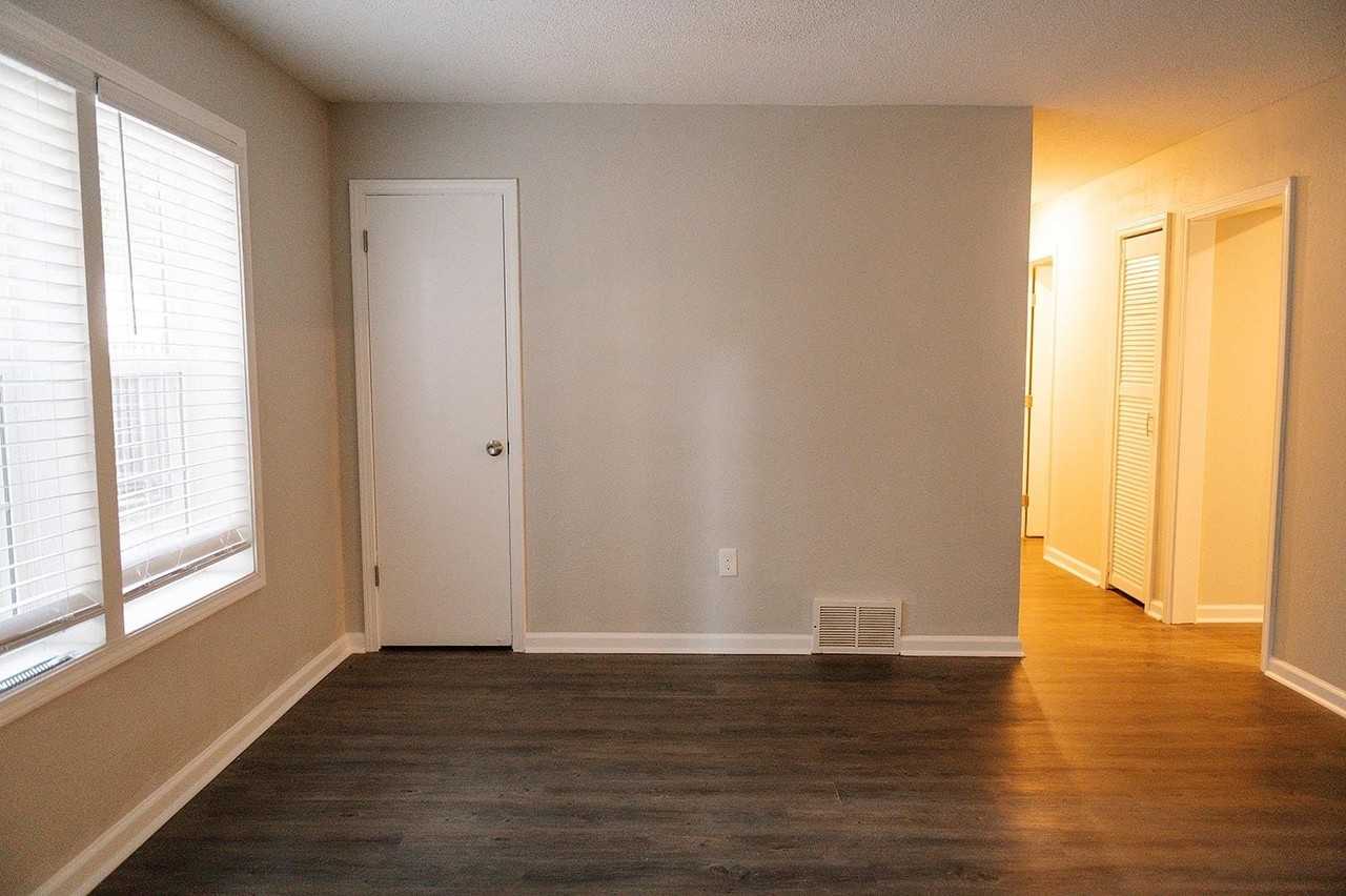 216 N Hollywood St #10 - Photo 5 of 15