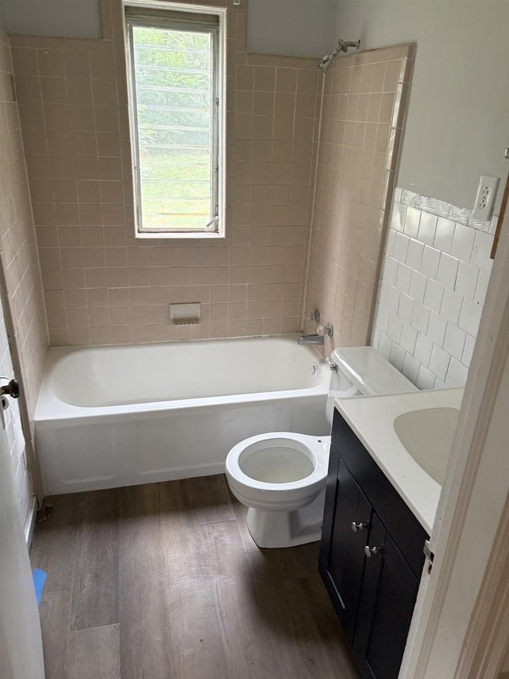 749 Freeman St - Photo 5 of 7