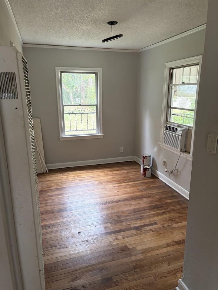 749 Freeman St - Photo 7 of 7
