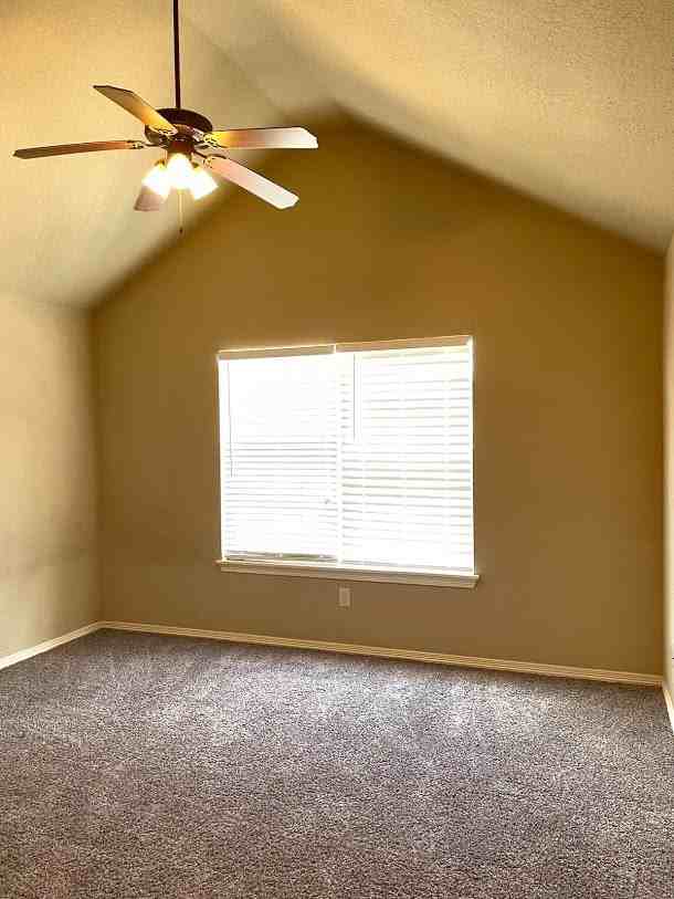1536 North London Avenue - Photo 4 of 9