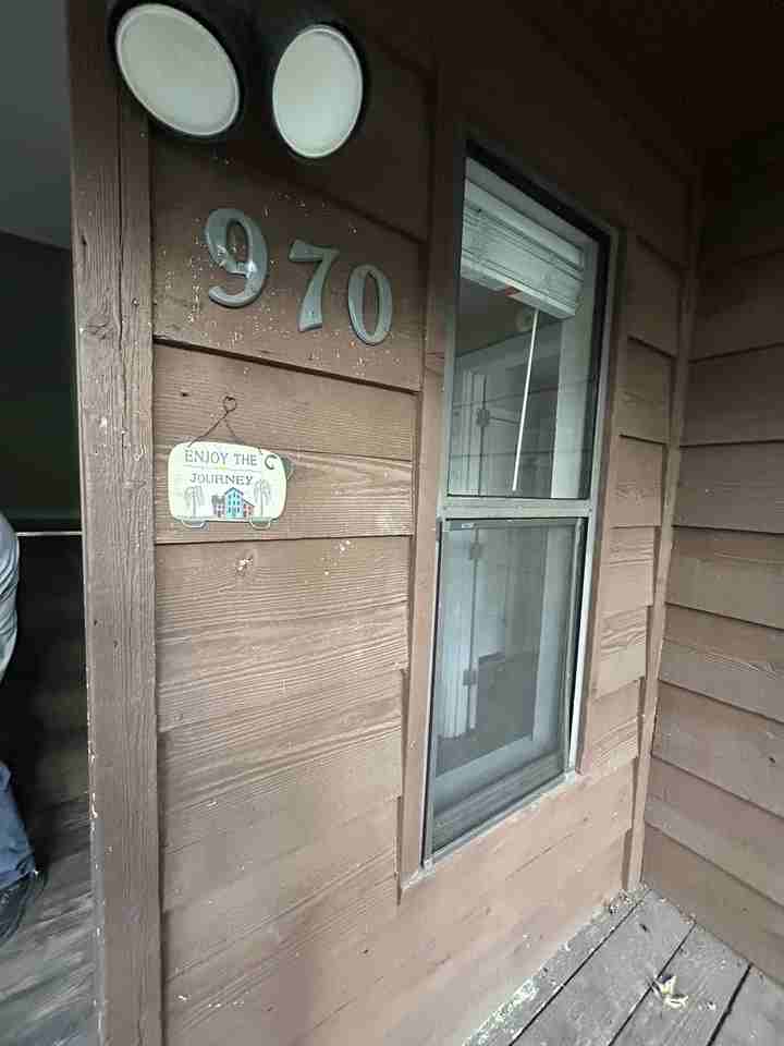 970 North Lewis Avenue - Photo 2 of 15