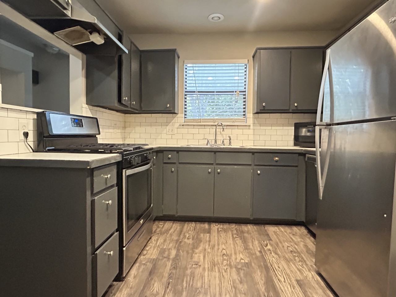 970 North Lewis Avenue - Photo 3 of 15