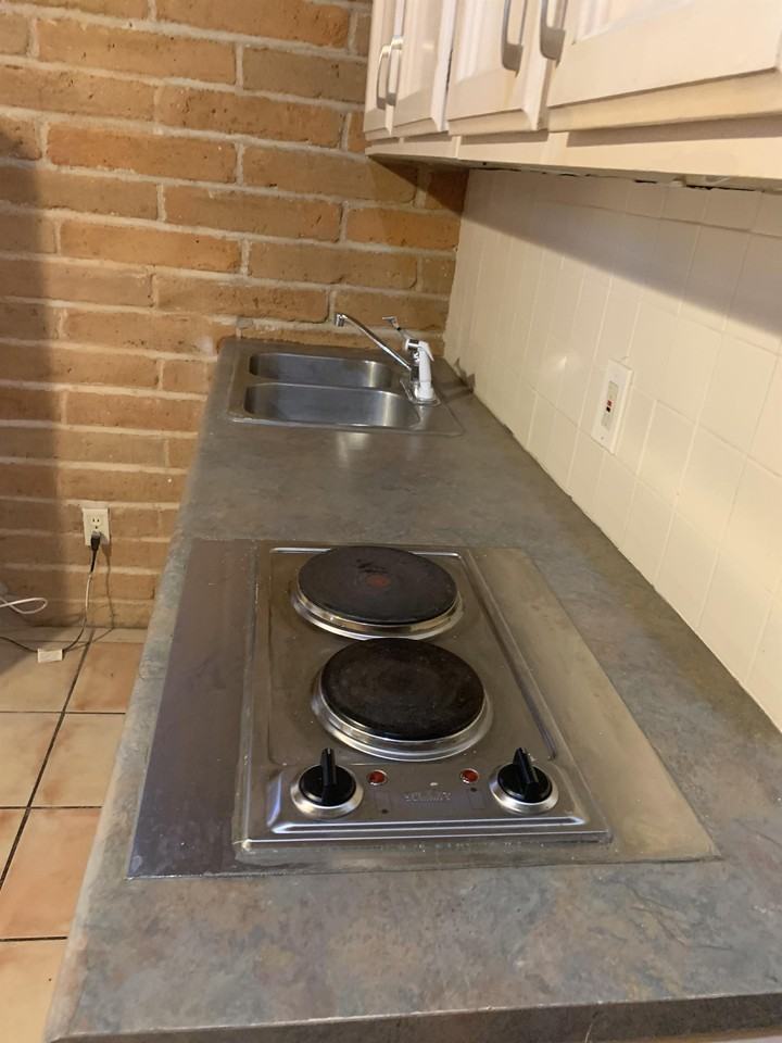 1576 // 2537 East Elm Street #6 - Photo 5 of 8
