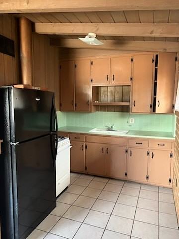 1576 // 2541 East Elm Street #4 - Photo 3 of 7