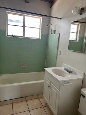 1576 // 2541 East Elm Street #4 - Photo 7 of 7