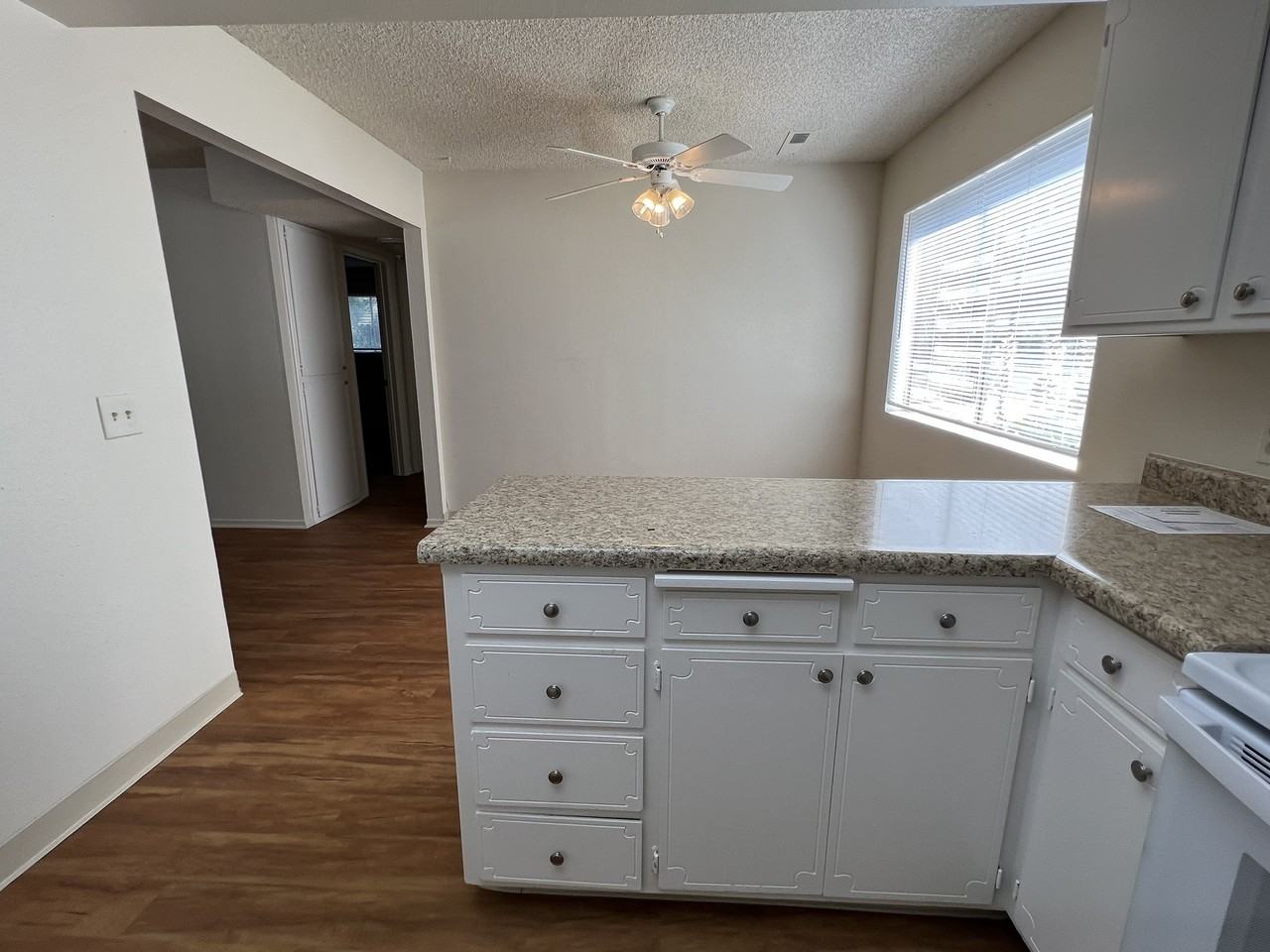 1335 Hemlock Street - Photo 4 of 36