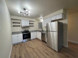 featured image of 1041 W 9th St