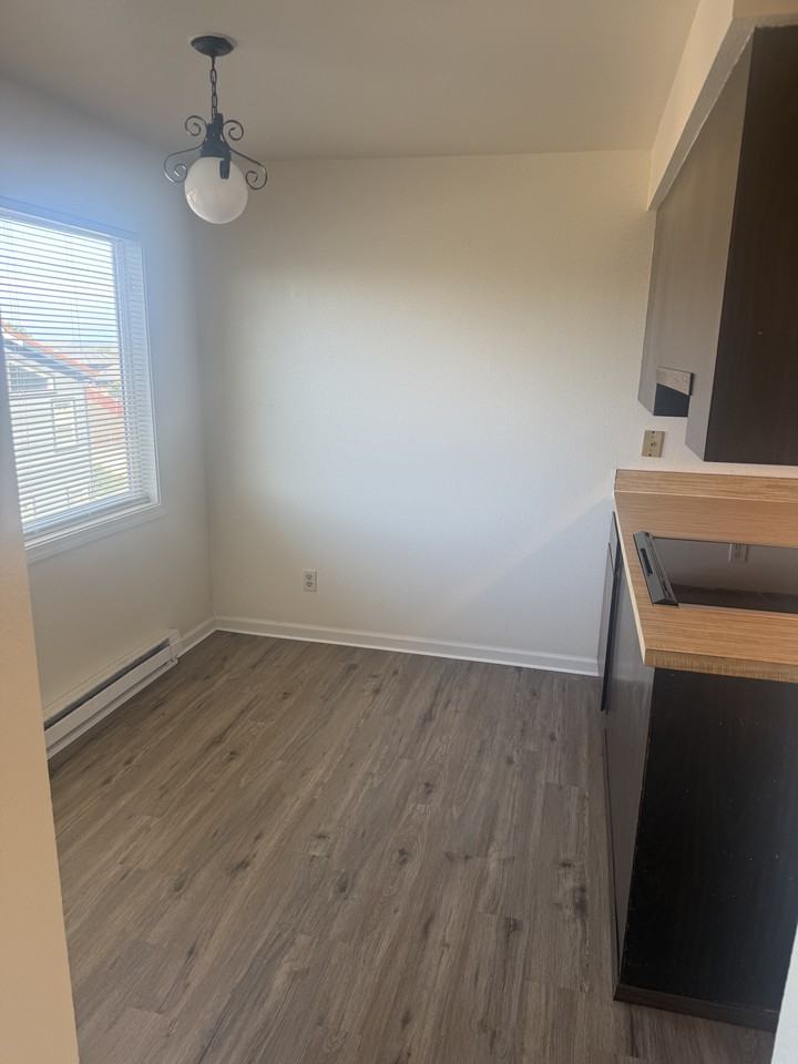 41 Northwest Hurbert Street - Photo 3 of 10