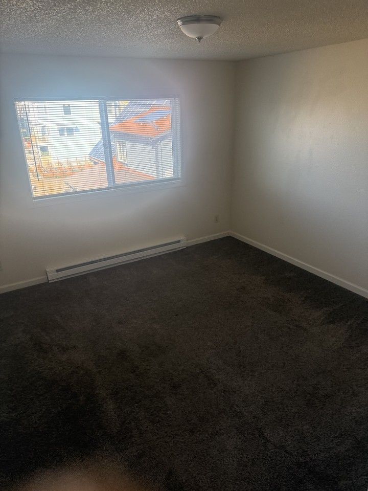 41 Northwest Hurbert Street - Photo 4 of 10