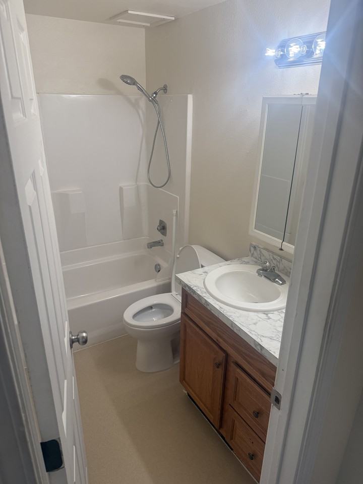 41 Northwest Hurbert Street - Photo 6 of 10