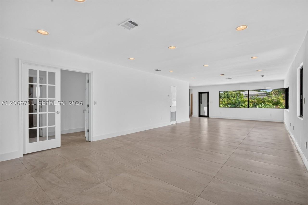 1215 Ne 110th St - Photo 5 of 40
