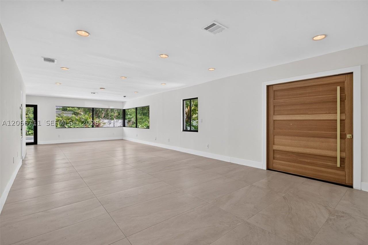 1215 Ne 110th St - Photo 6 of 40