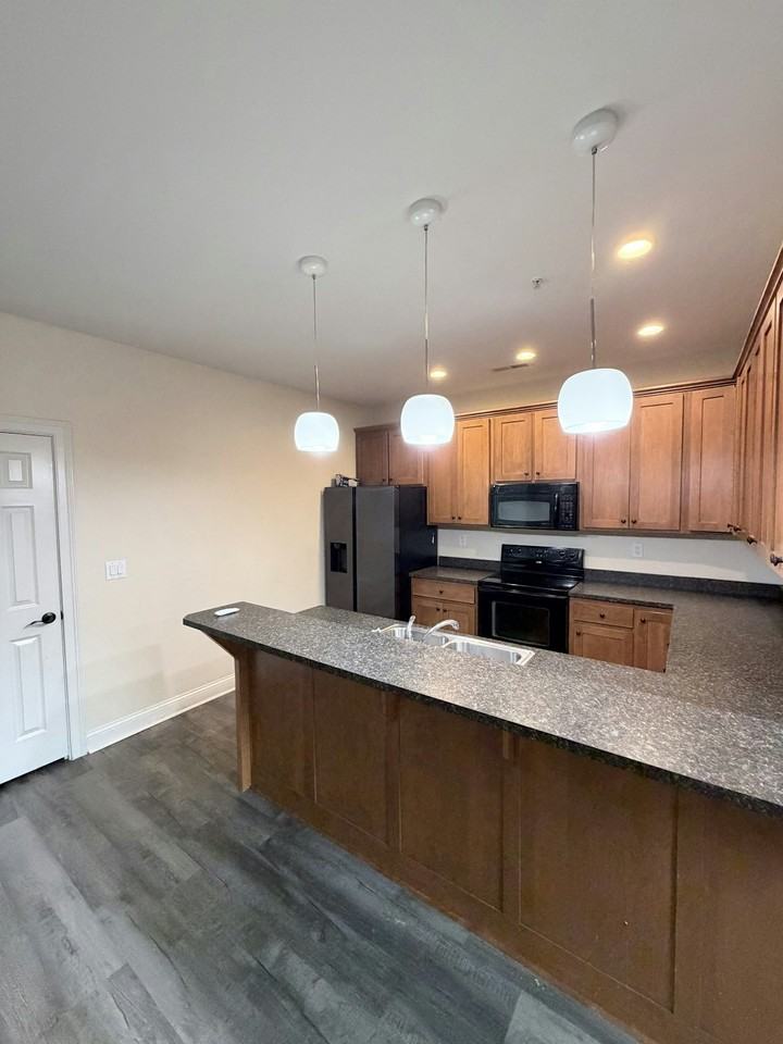 10645 Meeting Street - Photo 4 of 21