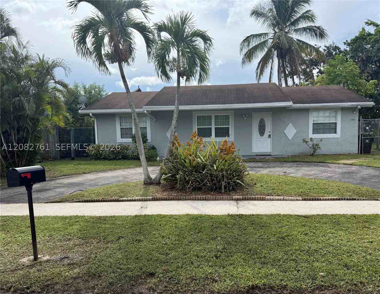 717 Sw 79th Ave