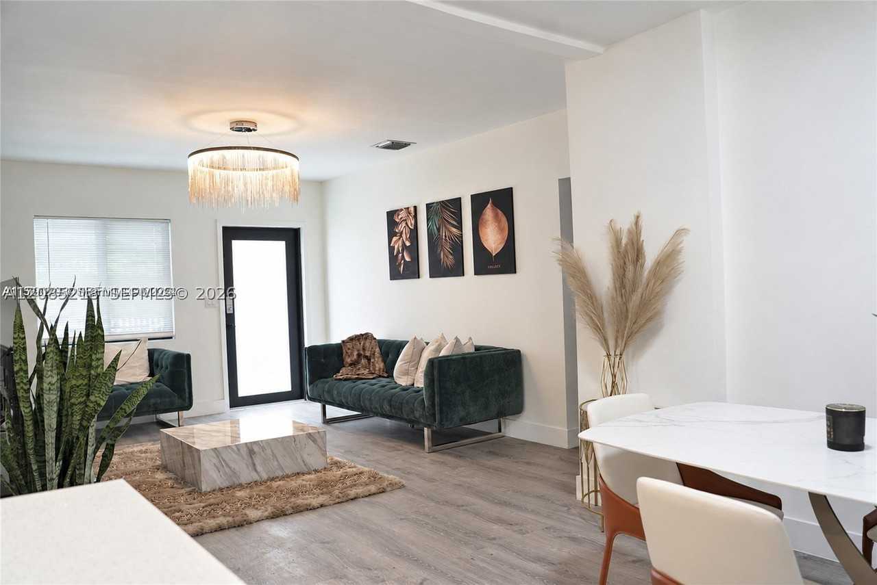 520 Nw 45th St - Photo 2 of 13