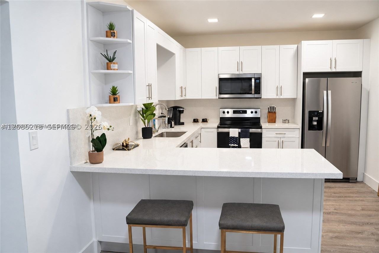 520 Nw 45th St - Photo 4 of 13