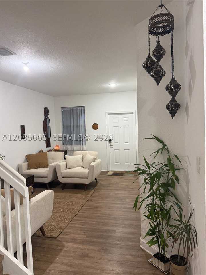 10238 Sw 228th Ter - Photo 4 of 28