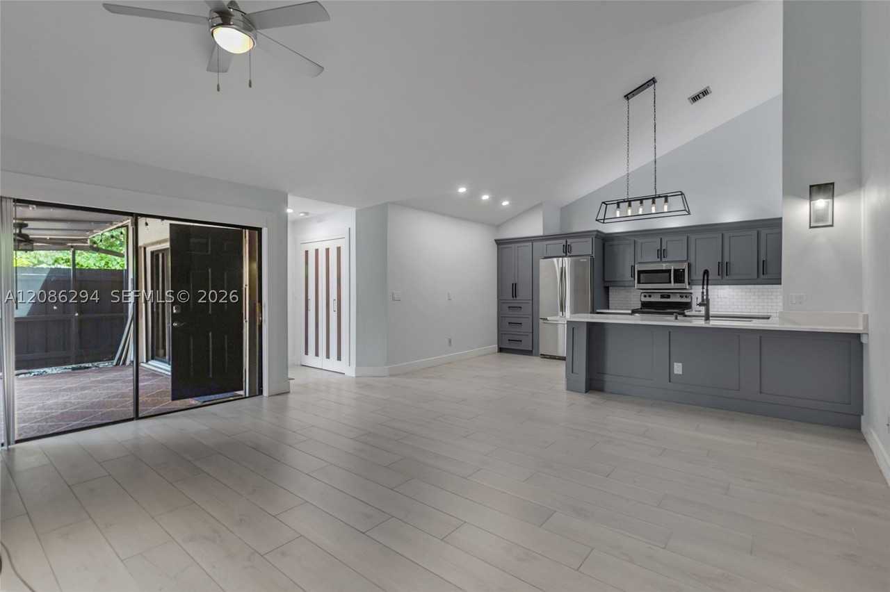 1050 Summit Trail Cir #B - Photo 4 of 46
