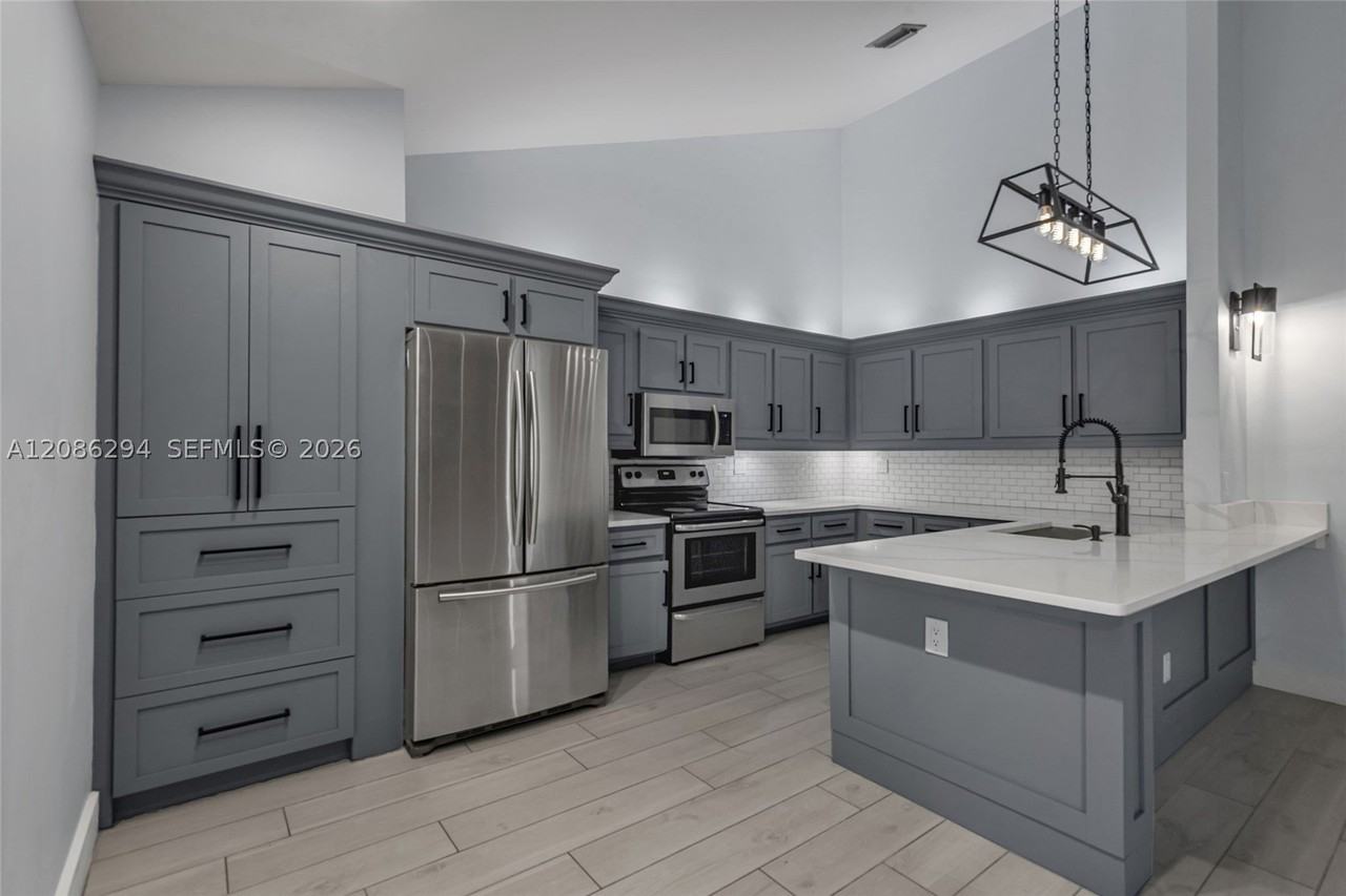 1050 Summit Trail Cir #B - Photo 6 of 46
