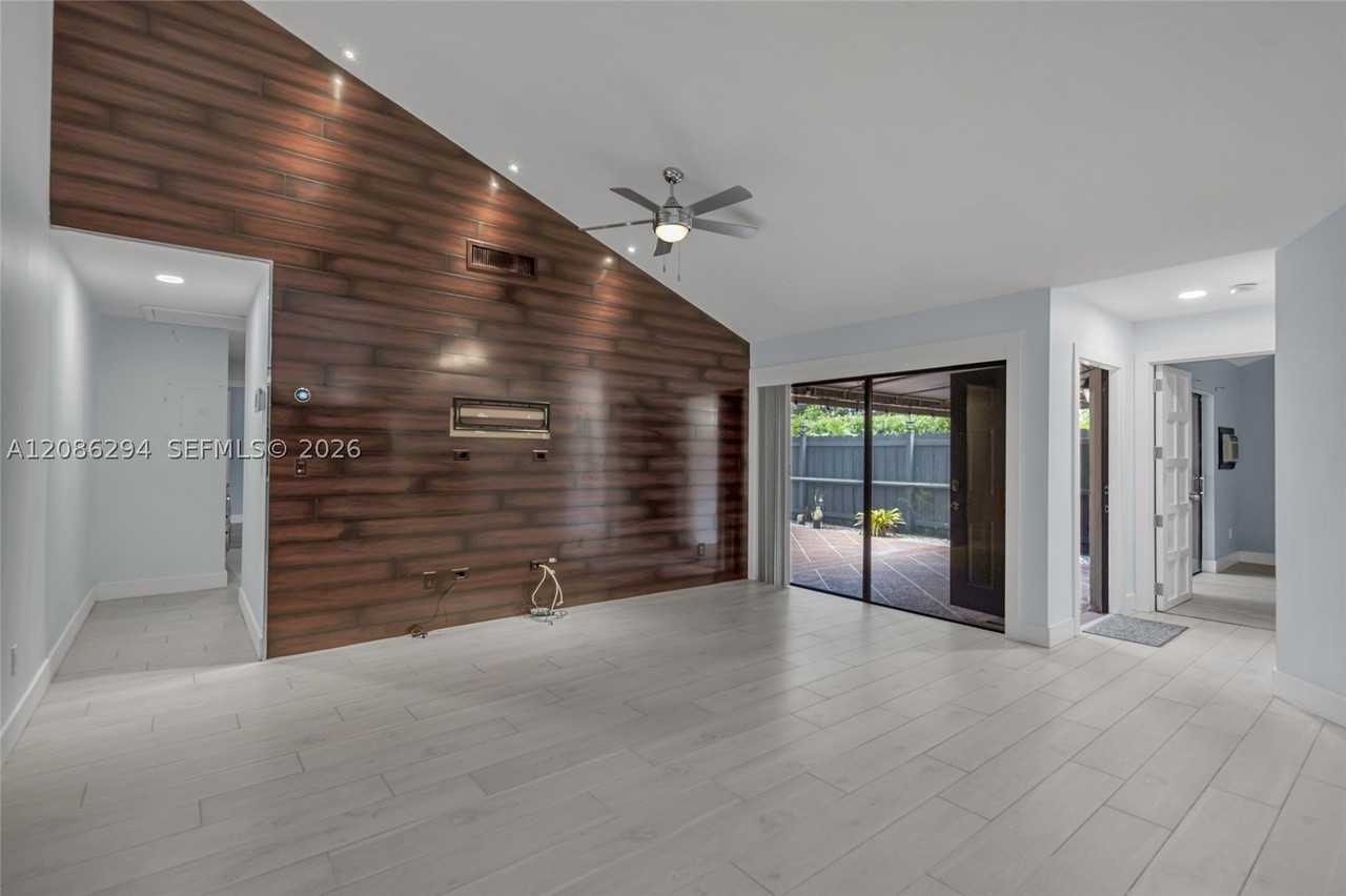 1050 Summit Trail Cir #B - Photo 7 of 46