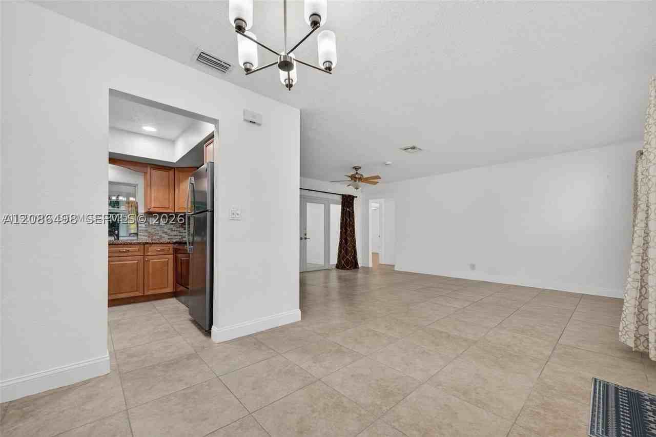 5340 Ne 17th Ter #1 - Photo 5 of 15