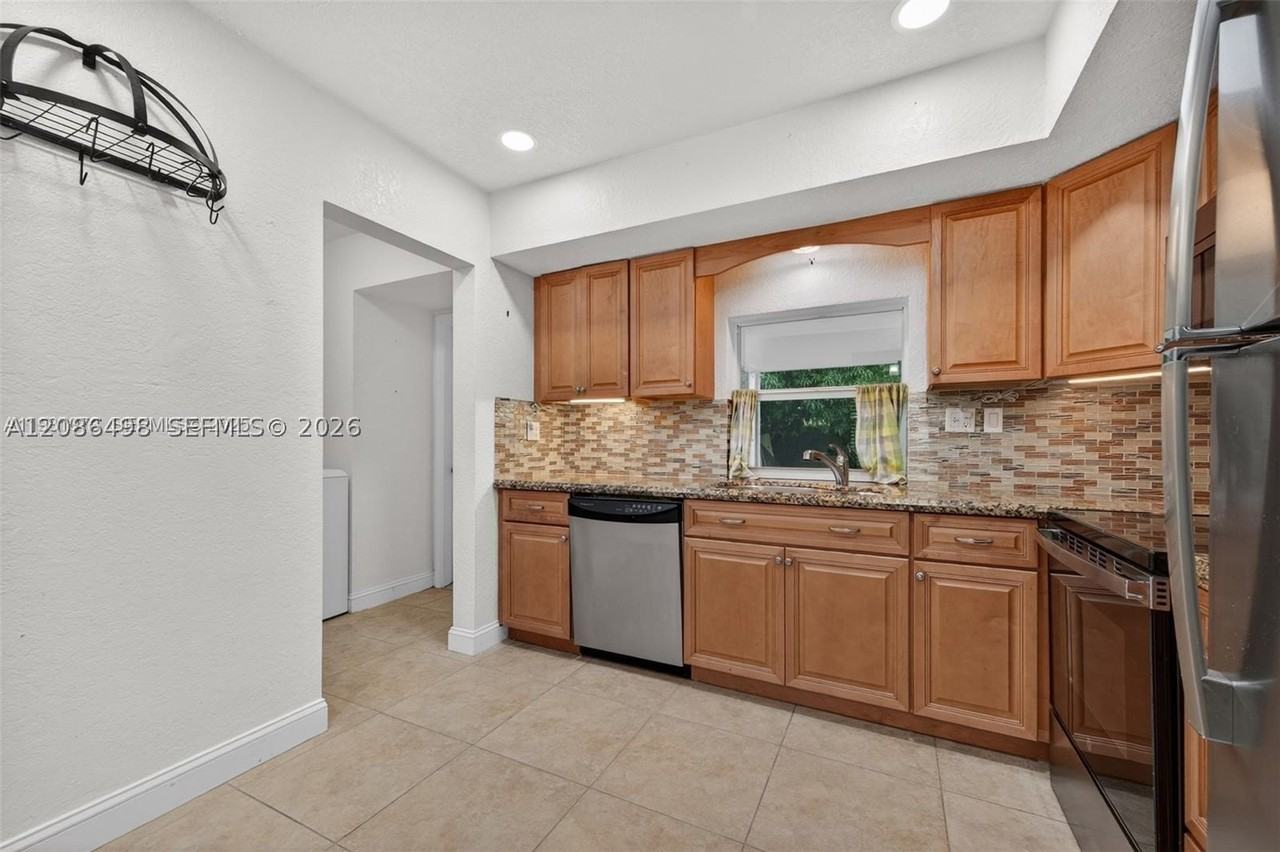 5340 Ne 17th Ter #1 - Photo 6 of 15