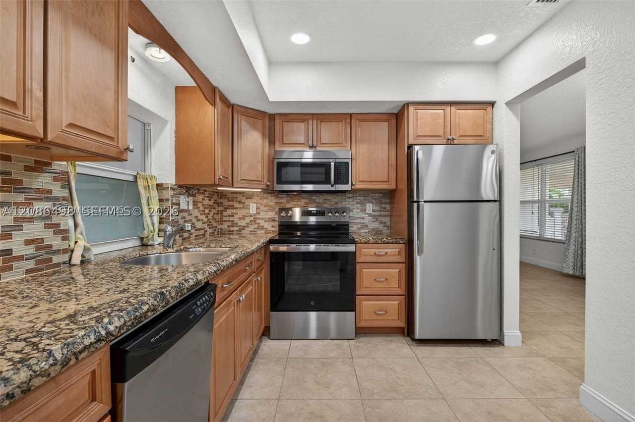 5340 Ne 17th Ter #1 - Photo 7 of 15