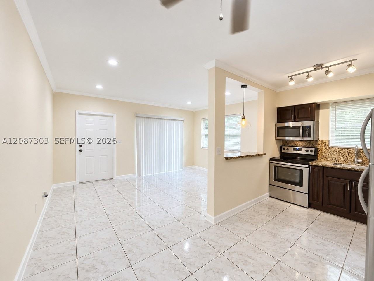 521 Ne 62nd St #3 - Photo 5 of 14