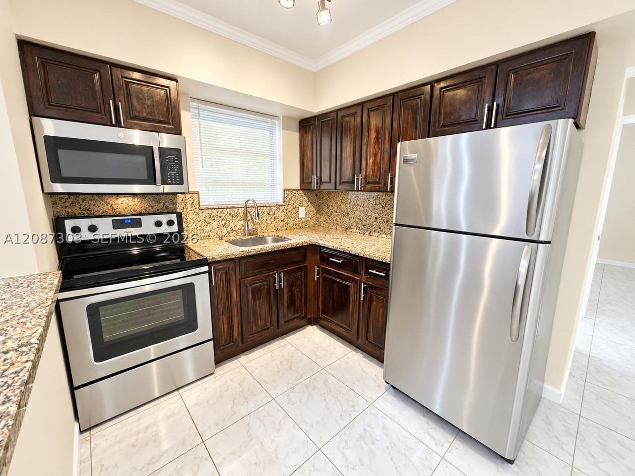 521 Ne 62nd St #3 - Photo 6 of 14