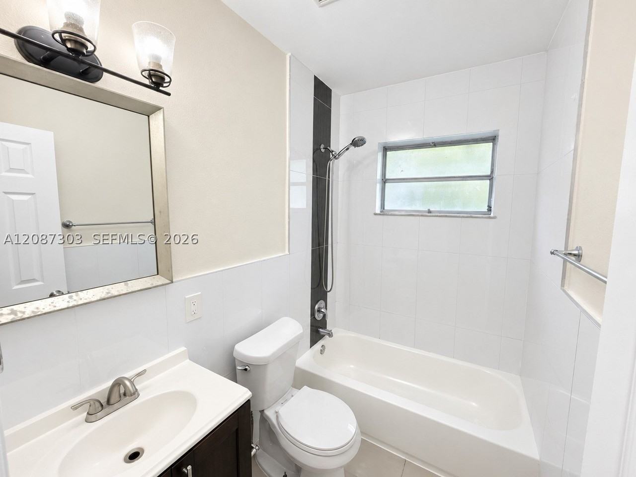 521 Ne 62nd St #3 - Photo 7 of 14