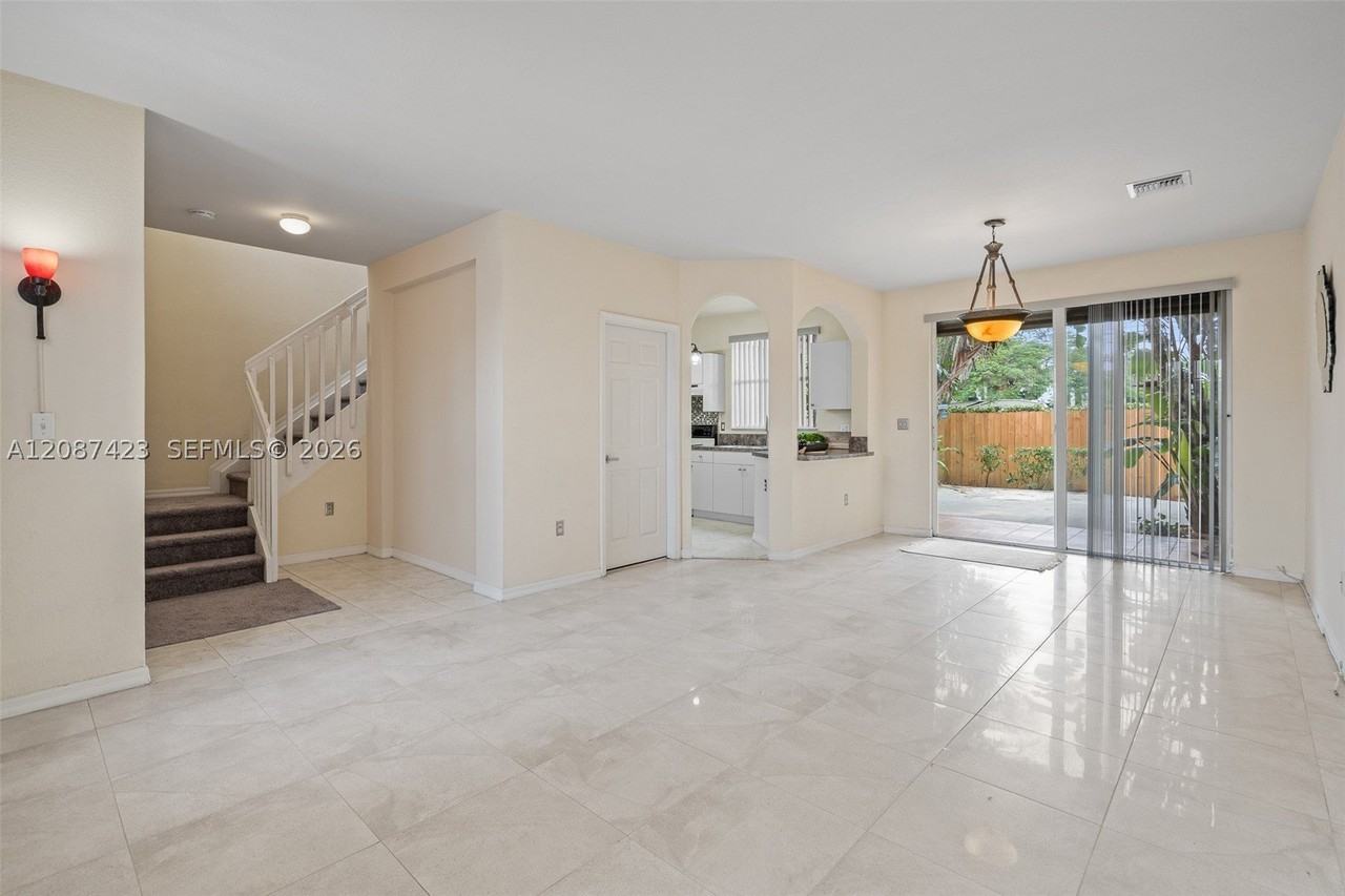 645 E Mowry Ct - Photo 3 of 22
